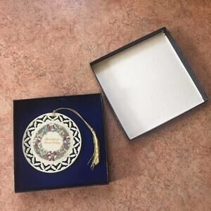 Vintage Lenox colonial wreath ornament 1998 cream